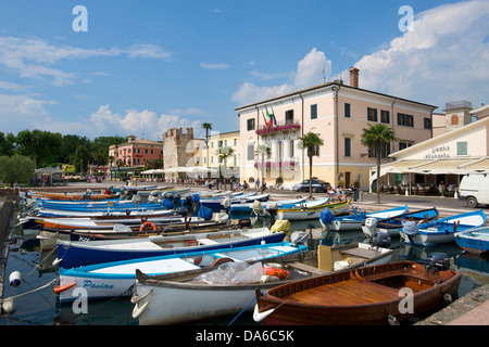 Gardasee, Italien, Europa, Lago di Garda, Bardolino, Torri del Benaco, Malcesine, Angeln, Hafen, Hafen, Hafen, Fischerboote, Stockfoto