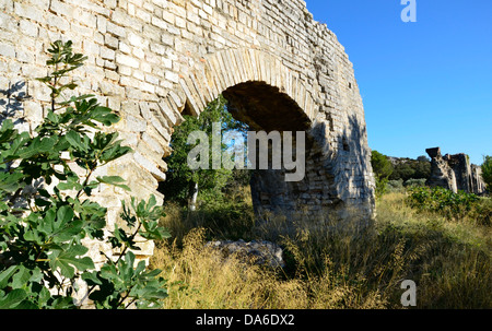 Reste der Aquädukt von Barbegal, in der Nähe von Fontvielle und Arles, Südfrankreich Stockfoto