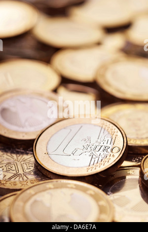 Große Anzahl von €-Münzen hautnah. Stockfoto