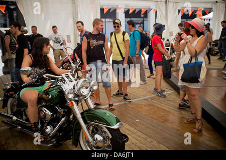 Barcelona, Spanien. 5. Juli 2013. Barcelona Harley Days, das größte städtische treffen für Anhänger der Marke in Europa, übernimmt dem Montjuïc Messegelände in einer ihrer schönsten Ausgaben wieder. Es feiert das 110-jährige Jubiläum der Gründung und der 30. Geburtstag von der Harley Owners Group, mit zahlreichen kostenlosen Aktivitäten für jeden Geschmack. Bildnachweis: Jordi Boixareu/Alamy Live-Nachrichten Stockfoto