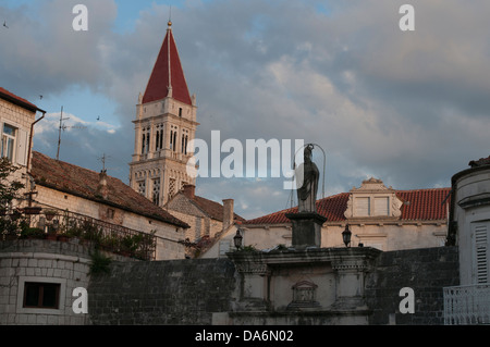 Statue am nördlichen Stadttor, St.-Laurentius-Kathedrale, Kathedrale Sveti Lovro, Kathedrale des Heiligen Laurentius, Trogir, Stockfoto