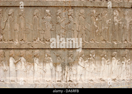 Bas-Reliefs an den Wänden der Apadana Palast und Treppe, Persepolis, Zentraliran Stockfoto