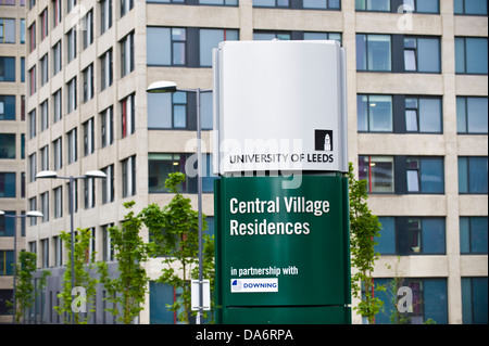 Central Dorf Residenzen zu unterzeichnen, für studentisches Wohnen auf dem Campus der University of Leeds West Yorkshire England UK Stockfoto