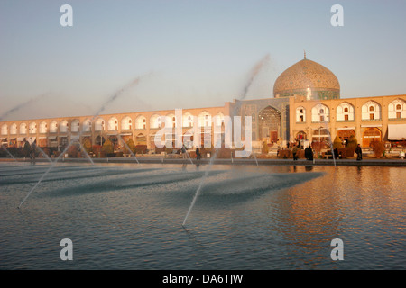 Sheikh Lotfollah-Moschee und Brunnen auf dem zentralen Imam-Platz, Isfahan, Iran Stockfoto