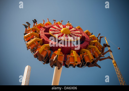 Tausende von Schirmbars entkommen nach Coney Island in Brooklyn in New York Stockfoto