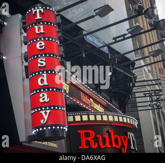 Ein Zweig der Ruby Tuesday-Restaurant-Kette am Times Square Stockfoto
