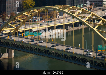 FORT PITT BRÜCKE MONONGAHELA RIVER PITTSBURGH PENNSYLVANIA USA Stockfoto