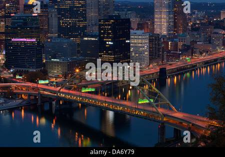 FORT PITT BRÜCKE MONONGAHELA RIVER PITTSBURGH PENNSYLVANIA USA Stockfoto