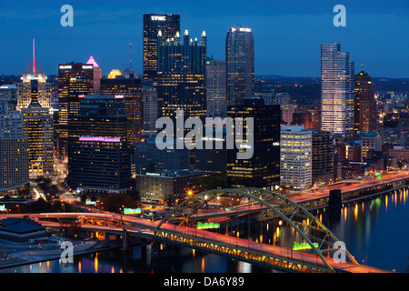 INNENSTADT VON SKYLINE FORT PITT BRÜCKE MONONGAHELA RIVER PITTSBURGH PENNSYLVANIA USA Stockfoto