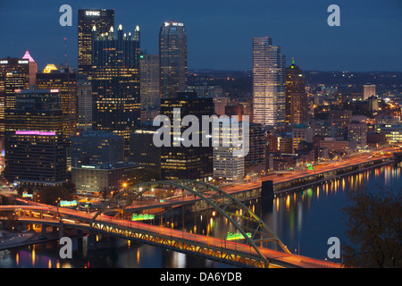 INNENSTADT VON SKYLINE FORT PITT BRÜCKE MONONGAHELA RIVER PITTSBURGH PENNSYLVANIA USA Stockfoto