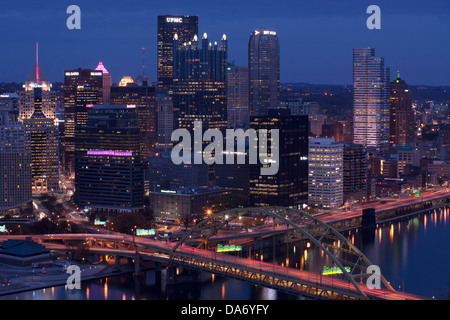 INNENSTADT VON SKYLINE FORT PITT BRÜCKE MONONGAHELA RIVER PITTSBURGH PENNSYLVANIA USA Stockfoto