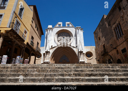 Stufen hinauf auf die Fassade der Kathedrale von Tarragona Katalonien Spanien Stockfoto