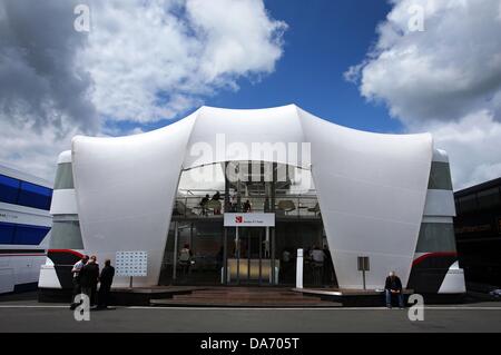 Nuerburg, Deutschland. 4. Juli 2013. Das Wohnmobil von Sauber gesehen im Fahrerlager am Nürburgring Circuit in Nuerburg, Deutschland, 4. Juli 2013. Die Formel 1 Grand Prix von Deutschland stattfinden am 7. Juli 2013. Foto: Jens Büttner/Dpa/Alamy Live News Stockfoto