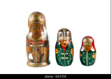 Antiken hölzernen Matrioshka Puppen isoliert auf weißem Hintergrund Stockfoto