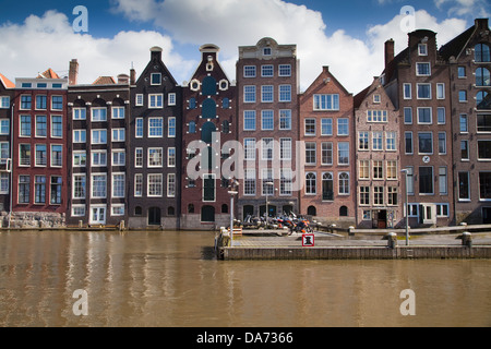 Europa, Niederlande, Nord-Holland, Amsterdam, Damrak, typisch holländischen Häuser Stockfoto