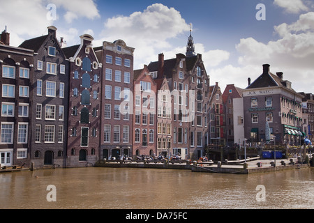 Europa, Niederlande, Nord-Holland, Amsterdam, Damrak, typisch holländischen Häuser Stockfoto