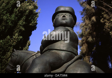 Skulptur man on Horse des kolumbianischen Künstlers Fernado Botero im Billy Rose Art Garden of Israel Museum in West Jerusalem Israel Stockfoto