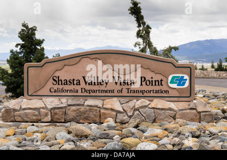 Yreka California Vereinigten Staaten von Amerika.  Blick auf Mt. Shasta vom Shasta Valley Vista Point Stockfoto