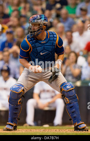 Milwaukee, Wisconsin, USA. 5. Juli 2013. 5. Juli 2013: New York Mets Catcher John Buck #44 während der Major League Baseball Spiel zwischen den Milwaukee Brewers und die New York Mets im Miller Park in Milwaukee, Wisconsin. Mets gewann 12-5. John Fisher/CSM. Bildnachweis: Csm/Alamy Live-Nachrichten Stockfoto