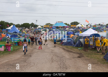 Campingplatz am Glastonbury Festival, Pilton, Somerset, England, Vereinigtes Königreich. Stockfoto