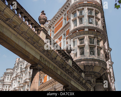 Sizilianische Avenue ist eine schöne Fußgängerzone Einkaufsstraße in London Stockfoto