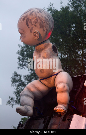 Die Unfairground erstellt von Mutoid Abfall co. am Glastonbury Festival 2013 Stockfoto