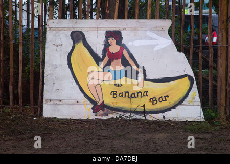 Die Unfairground erstellt von Mutoid Abfall co. am Glastonbury Festival 2013 Stockfoto