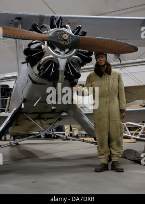 Dummy-Modell Aviator und alte deutsche Doppeldecker-Maschine mit Siemens-Halske Sh 14 Sternmotor. Stockfoto