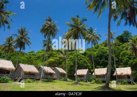 Bambus-Bungalows auf der Insel Kaninchen vor Kep - Kep-Provinz, Kambodscha Stockfoto