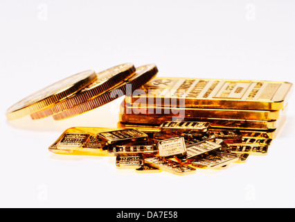 Gold in Barren, Münzen und Barren (vergoldete Repliken) Stockfoto