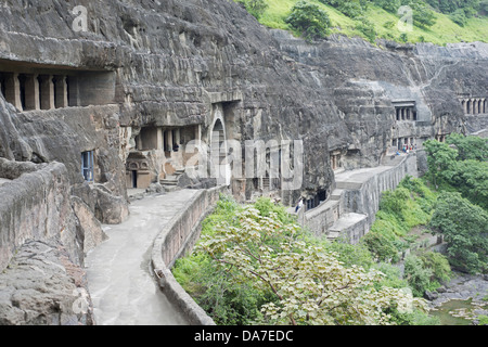 Allgemeine Ansicht der Höhle Nr. 4 bis 15, Ajanta Höhlen, Maharashtra. Stockfoto