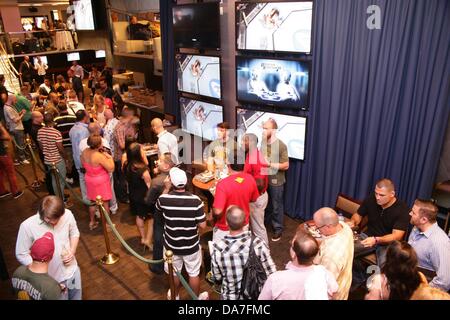 Las Vegas, NV. 5. Juli 2013. Atmosphäre im Ankunftsbereich für UFC kämpfen Woche vor dem Kampf Party für MMA Fans, Lagasses Stadion The Palazzo Resort Hotel Casino, Las Vegas, NV 5. Juli 2013. Bildnachweis: James Atoa/Everett Collection/Alamy Live-Nachrichten Stockfoto