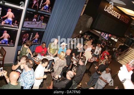 Las Vegas, NV. 5. Juli 2013. Atmosphäre im Ankunftsbereich für UFC kämpfen Woche vor dem Kampf Party für MMA Fans, Lagasses Stadion The Palazzo Resort Hotel Casino, Las Vegas, NV 5. Juli 2013. Bildnachweis: James Atoa/Everett Collection/Alamy Live-Nachrichten Stockfoto