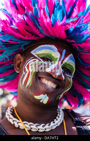 Bristol, UK. 6. Juli 2013. Bunte Performer bei St. Pauls Karneval in Bristolin Bristol 2013 © Rob Hawkins/Alamy Live News Bildnachweis: Rob Hawkins/Alamy Live News Stockfoto