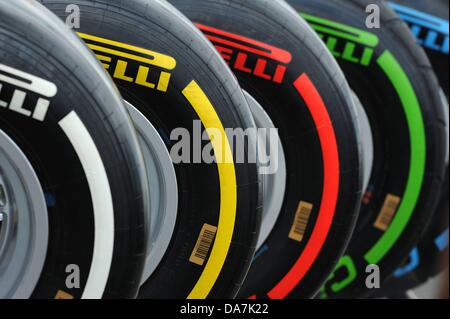 Nürburgring, Deutschland. 6. Juli 2013. Deutschen Formel 1 Grand Prix. Pirelli-Reifen warten auf Kredit verwenden: Action Plus Sport/Alamy Live News Stockfoto
