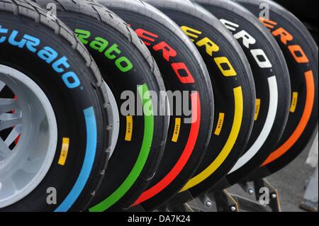 Nürburgring, Deutschland. 6. Juli 2013. Deutschen Formel 1 Grand Prix. Pirelli-Reifen warten auf Kredit verwenden: Action Plus Sport/Alamy Live News Stockfoto