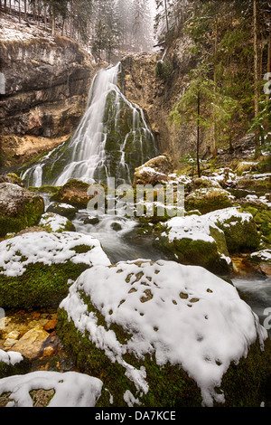 Gollinger Wasserfall im Winter, Österreich Stockfoto