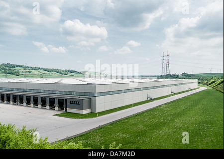 Moderne Verteilzentrum von außerhalb Stockfoto