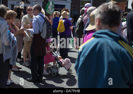 Pro Life (anti-Abtreibung) Aktivisten versammelten sich in der Dubliner Innenstadt gegen die Abtreibung Gesetz wird diskutiert und abgestimmt für die derzeit in den Häusern des Oireachtas (Irisches Parlament). 6. Juli 2013, Dublin, Irland. Stockfoto