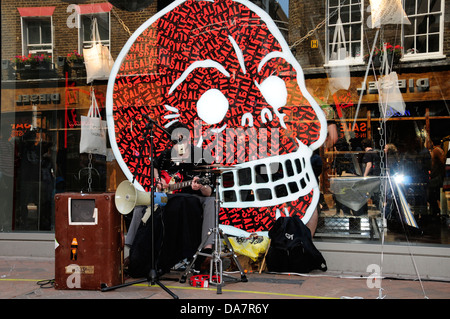 Musiker führt auf der Carnaby Sound kostenlose live-Musik in der Carnaby Street London. Stockfoto