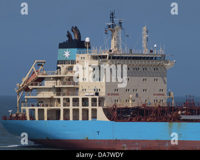 Die Maersk Borneo, ein Containerschiff mit der IMO-Nummer 9341445, ist ein Schlüsselschiff der Maersk-Flotte. Es ist für einen effizienten Gütertransport konzipiert und wird auf globalen Schifffahrtsrouten eingesetzt, was zum internationalen Handel beiträgt. Stockfoto