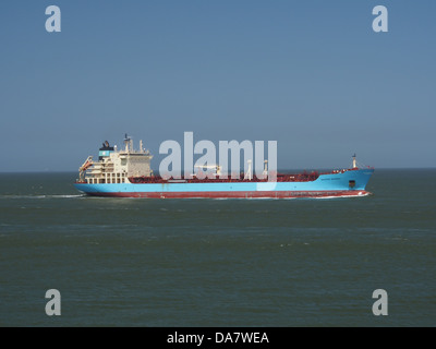 Die Maersk Borneo ist ein Containerschiff mit der IMO-Nummer 9341445. Sie ist auf globalen Schifffahrtsrouten tätig und trägt zum internationalen Handel bei. Dieses Schiff gehört zur Maersk-Flotte, einer der größten Reedereien der Welt. Stockfoto