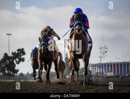 Inglewood, Kalifornien, USA. 6. Juli 2013. Spiel auf Dude mit Mike Smith, gewinnt am 6. Juli 2013 Rücken an Rücken Hollywood Gold Cups in Betfair Hollywood Park in Inglewood, Kalifornien. (Kredit-Bild: © Alex Evers/Eclipse/ZUMAPRESS.com) Bildnachweis: ZUMA Press, Inc./Alamy Live-Nachrichten Stockfoto