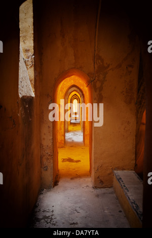 Korridor im Real Alcazar von Sevilla (Königlicher Palast) in Sevilla, Spanien, Andalusien. Stockfoto