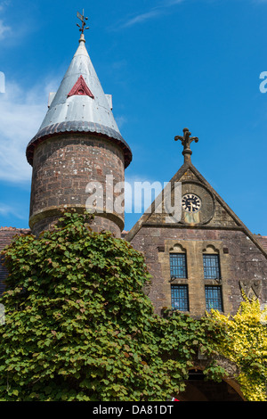 Bolham, Tiverton, Devon, UK. 5. Juli 2013. Die Stallungen Knightshayes Court, ein National Trust. Bau begann im Jahre 1869. Stockfoto