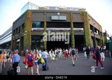 London, Großbritannien. 6. Juli 2013. Gesamtansicht der Centrecourt bei einzelnen Endspiel der Frauen für die Wimbledon Championships bei den All England Lawn Tennis Club in London, Großbritannien, 6. Juli 2013. Foto: Friso Gentsch/Dpa/Alamy Live News Stockfoto