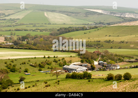 Eine Farm in Adur Tal von hoch oben auf den South Downs in West Sussex angesehen. Stockfoto