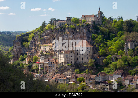 Dramatischen Blick auf Rocamadour Heiligtümer errichtet in den Felsen, touristische Attraktion in Midi-Pyrénées Region Frankreichs Stockfoto