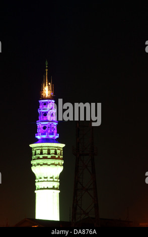 Istanbul Universität Beyazit Tower bei Nacht Stockfoto