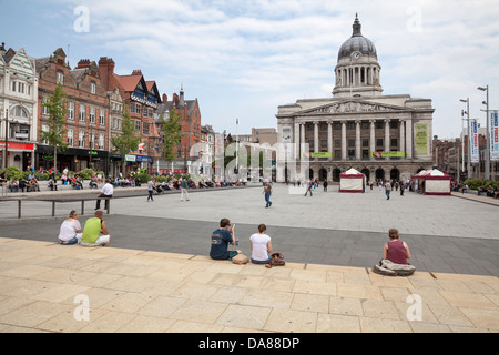 Marktplatz mit Rathaus und alten Gebäuden, Nottingham, Nottinghamshire, England Stockfoto